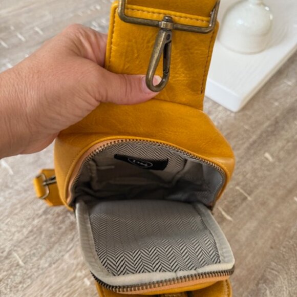 Pretty Simple Jordan Sling Bag NWOT - Picture 6 of 7